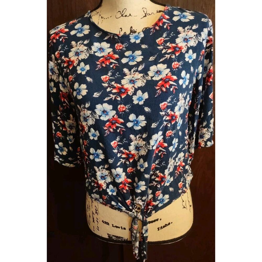 Half sleeve Size Large Floral Crop Top Flutter Sleeves Blue White Red Tie Front